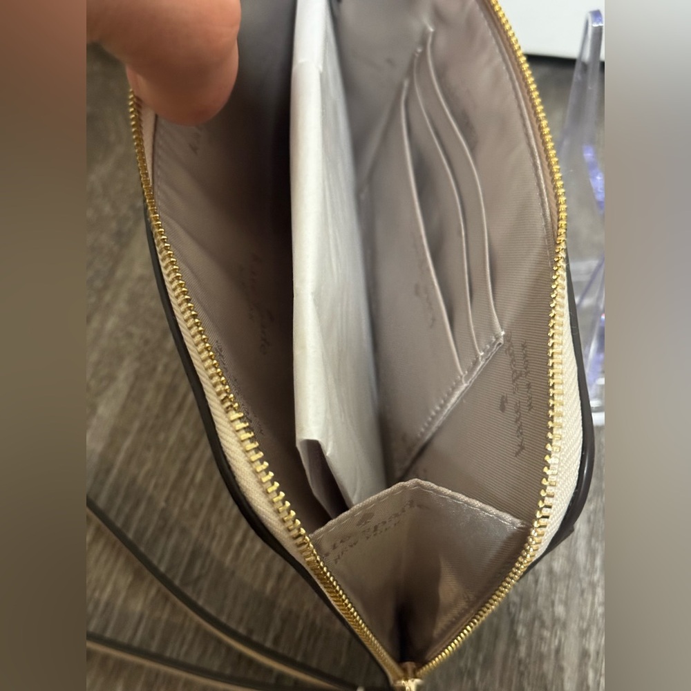 Kate Spade L-Zip Wristlet, NWT - Picture 9 of 14